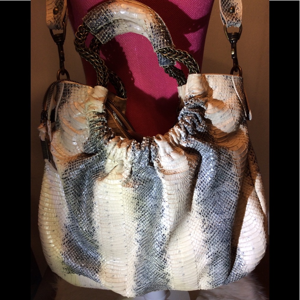 🔥🔥🔥🔥Stuart Weiztman 🔥🔥🔥🔥snakeskin bag